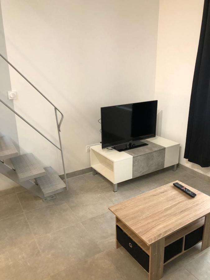 Appartement En Centre Ville อิแยร์ ภายนอก รูปภาพ