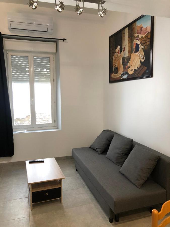 Appartement En Centre Ville อิแยร์ ภายนอก รูปภาพ